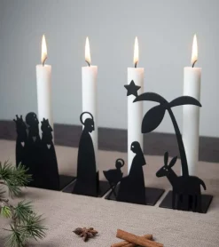 Adventsstage, julekrybbe i sort metal, kronelys
