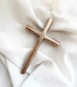 Enkelt vægkors i bronze