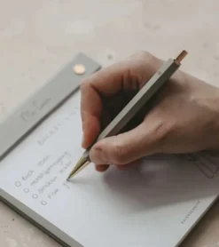 Grå kuglepen med hjerte i æske