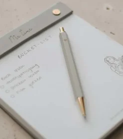 Grå kuglepen med hjerte i æske