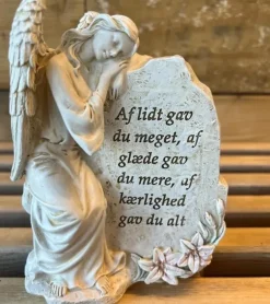 Gravpynt, Engel lænende op ad sten