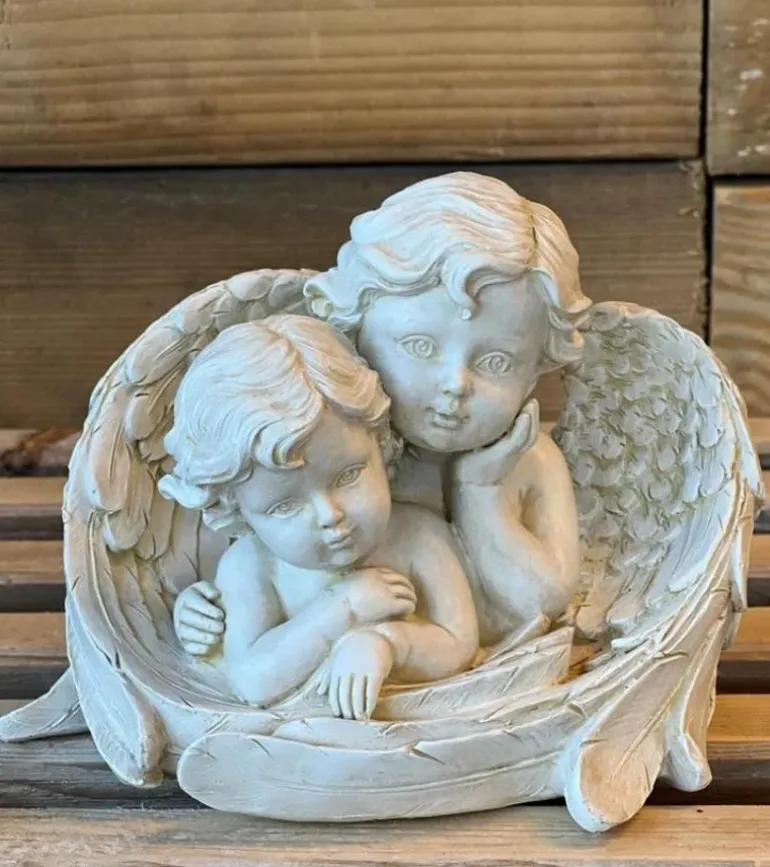 Gravpynt, To små engle i vinger