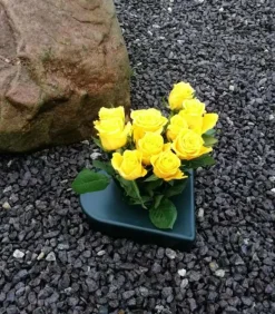 Gravvase udformet som hjerte i plast, 2 L vand, grøn