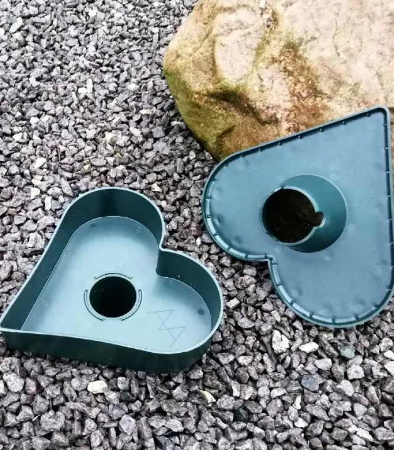 Gravvase udformet som hjerte i plast, 2 L vand, grøn