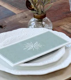 Grøn serviet med blomst