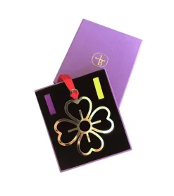 Guld Ophæng med kløver og kors i æske