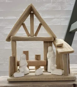 Julekrybbe i drivtømmer og porcelæn, høj