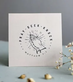 Kvadratisk Postkort: Pray, Seek, Knock