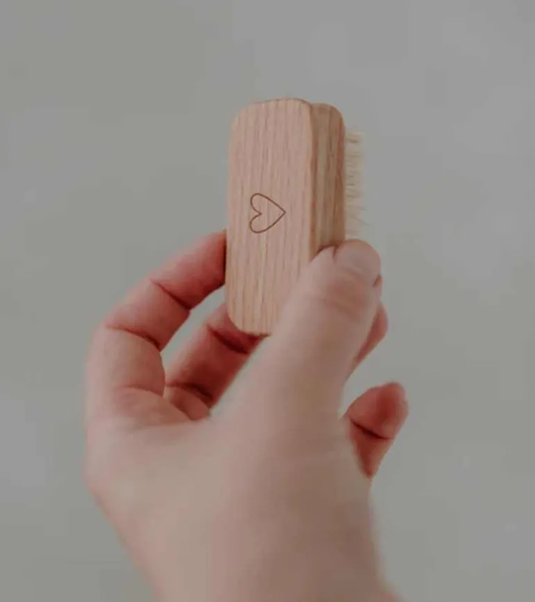 Lille neglebørste med hjerte