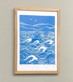 Linoleumstryk: Han gemmer mig i sin hytte, A4 Plakat, Blå