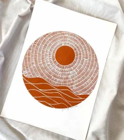 Linoleumstryk, Se nu stiger solen, Okker, A3 Plakat