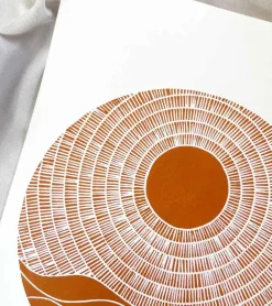 Linoleumstryk, Se nu stiger solen, Okker, A3 Plakat