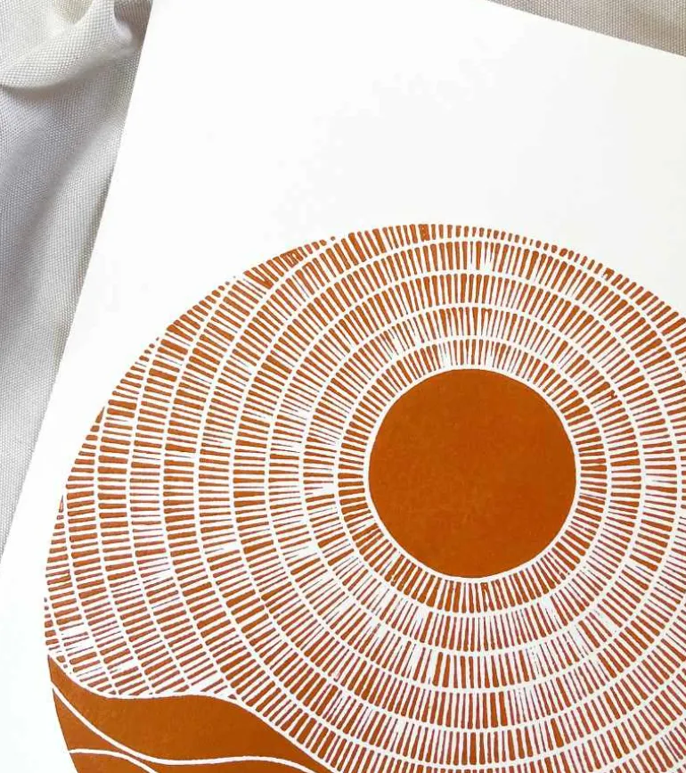 Linoleumstryk, Se nu stiger solen, Okker, A3 Plakat