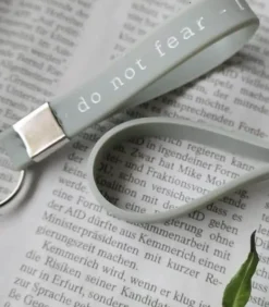 Nøglering gråblå: Do not fear – I am with you