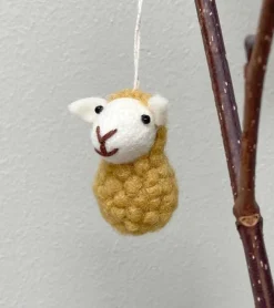 Ophæng Får, Sennepsgul – Gry & Sif