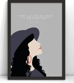 Plakat: Klædt i styrke og hæder, lys, A3