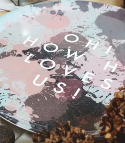 Serveringsbakke: Oh! How He Loves Us!