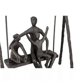 Skulptur, Far gynger med børn