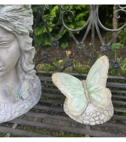 Sommerfugl på sten m. LED