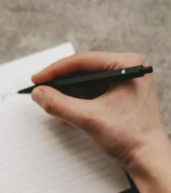 Sort kuglepen med hjerte